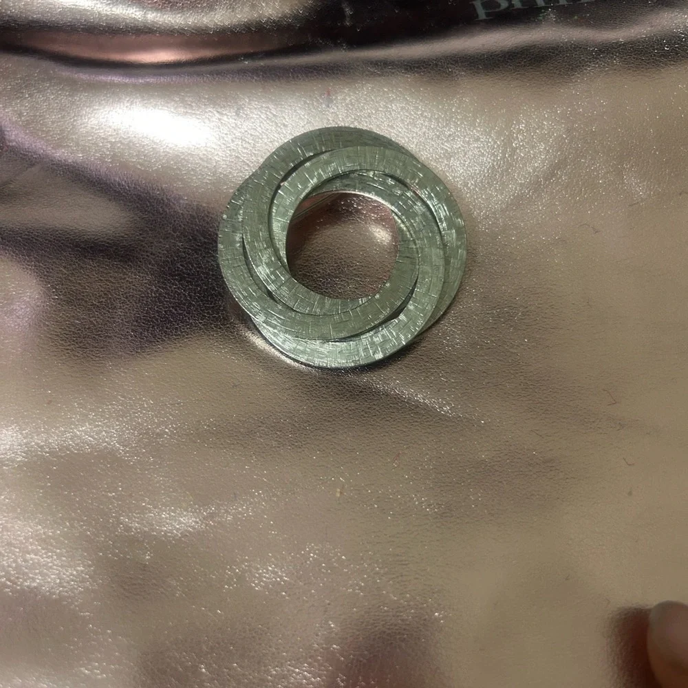 N/A stylish silver
